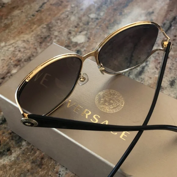 Women’s Versace sunglasses - Picture 2 of 9